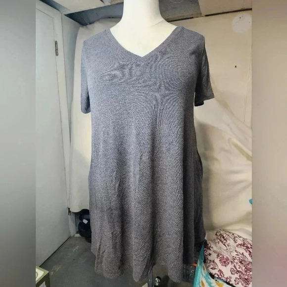 Zenana Outfitters Tops - ZENANA PREMIUM CHARCOAL GRAY V-NECK LONG T-SHIRT PLUS SIZE 2X